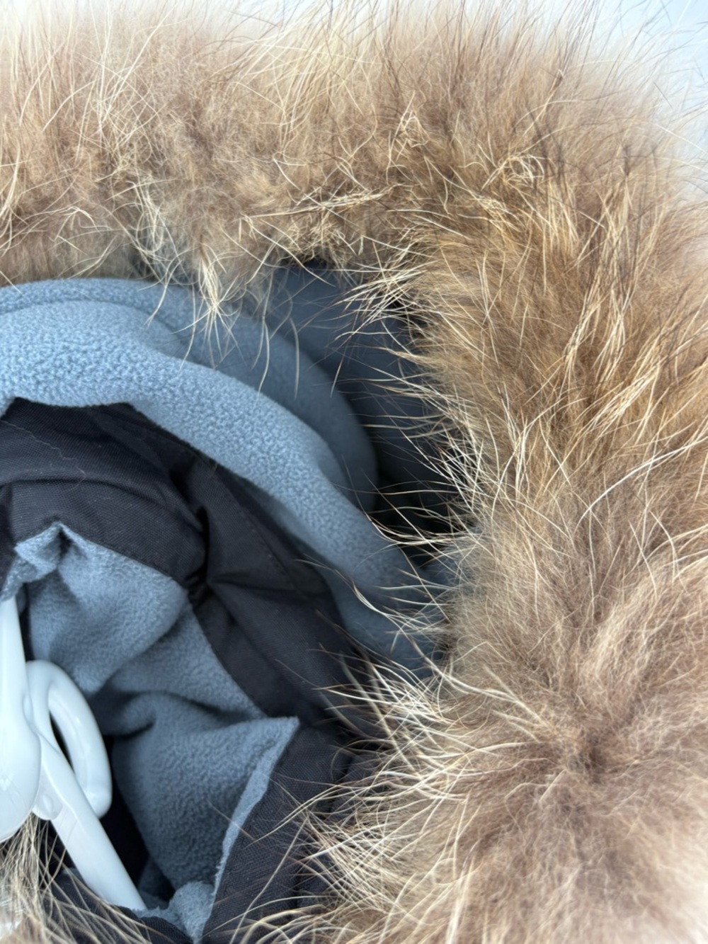 Men’s Helly Hansen Down Parka with Raccoon Hood - Picture 10 of 14